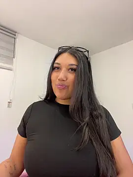 Snapshot of SharaRous chatting on 15, 5, 2026 SharaRous online show from 15, 5, 2026