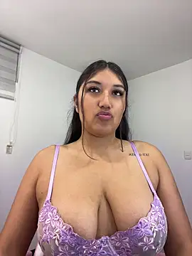 Snapshot of SharaRous chatting on 17, 5, 2026 SharaRous online show from 17, 5, 2026