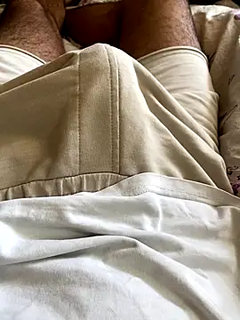 Snapshot of SolomonHej4 chatting on 8, 11, 2025 SolomonHej4 online show from 8, 11, 2025