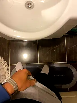 Snapshot of SolomonHej4 chatting on 15, 11, 2025 SolomonHej4 online show from 15, 11, 2025