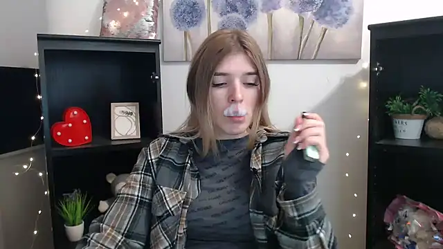 JuiceLips   online show from 8, 1, 2026