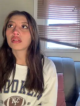 KloePink  online show from 4, 12, 2025