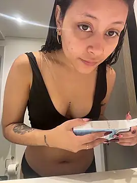 Snapshot of CatadeLuca chatting on 7, 2, 2026 CatadeLuca online show from 7, 2, 2026