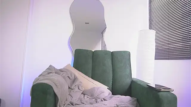 a Malgosia mako online show from 5, 10, 2025