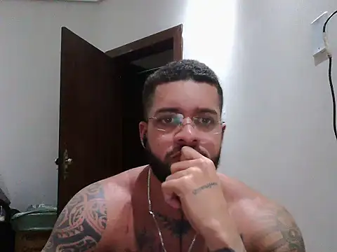 Snapshot of Mitt1993b chatting on 9, 9, 2025 Mitt1993b online show from 9, 9, 2025