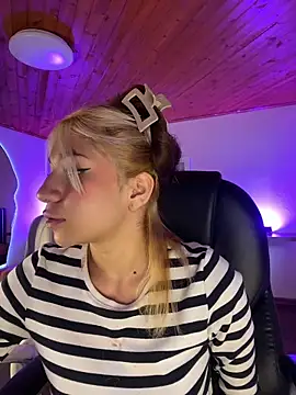 Snapshot of Isabella18_pink chatting on 14, 5, 2026 Isabella18 pink online show from 14, 5, 2026