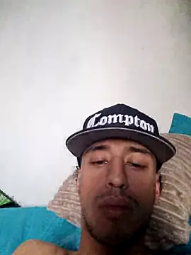 Snapshot of Santi2323xxX chatting on 20, 4, 2026 Santi2323xxX online show from 20, 4, 2026