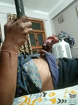 Snapshot of vardh033 chatting on 15, 4, 2026 vardh033 online show from 15, 4, 2026