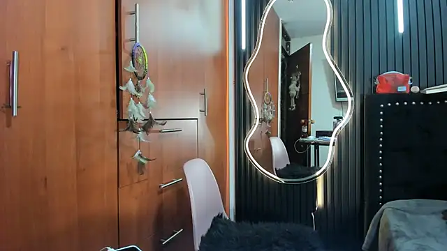 scarletr red online show from 15, 12, 2025