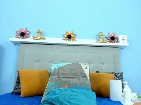 monalind220 online show from 9, 10, 2025