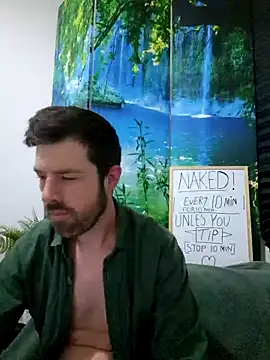 Snapshot of welcome-to-the-jungle chatting on 4, 12, 2025 welcome-to-the-jungle online show from 4, 12, 2025