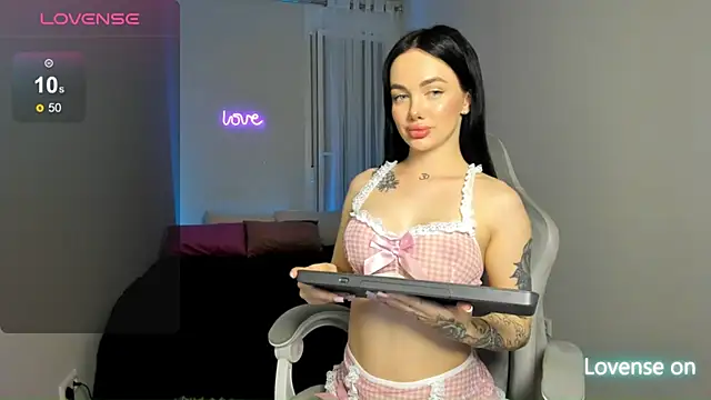 Snapshot of SelinaStorm chatting on 8, 5, 2026 SelinaStorm online show from 8, 5, 2026