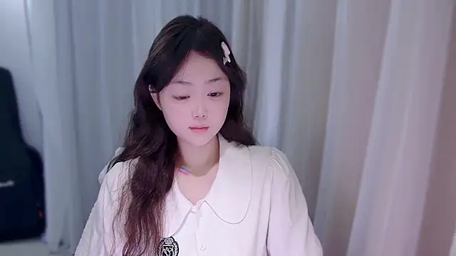 Snapshot of YUANYUAN-A chatting on 13, 11, 2025 YUANYUAN-A online show from 13, 11, 2025