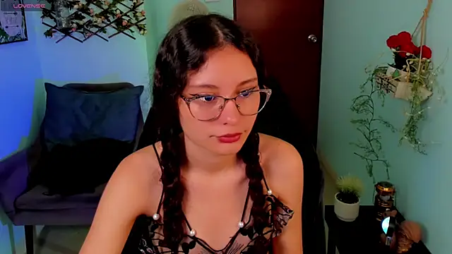 Krysten Riter online show from 10, 11, 2025