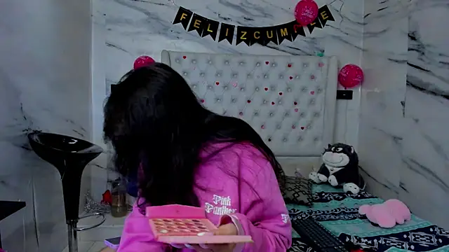 Ari and Storm online show from 4, 4, 2026