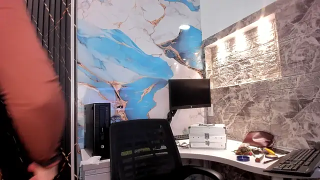 Scarlett 14  online show from 7, 1, 2026