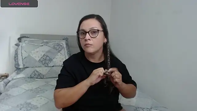 Snapshot of sophie_lopez1 chatting on 28, 1, 2025 sophie lopez1 online show from 28, 1, 2025