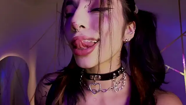 Hollyxx  online show from 4, 2, 2026