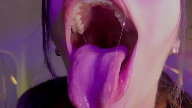 Hollyxx  online show from 10, 2, 2026