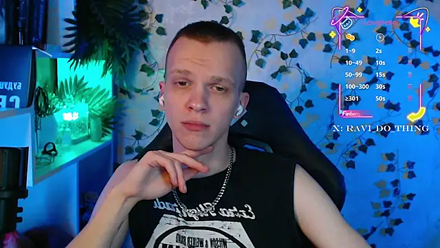 Snapshot of frozen_boy chatting on 9, 9, 2025 frozen boy online show from 9, 9, 2025