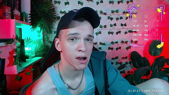 Snapshot of frozen_boy chatting on 24, 9, 2025 frozen boy online show from 24, 9, 2025