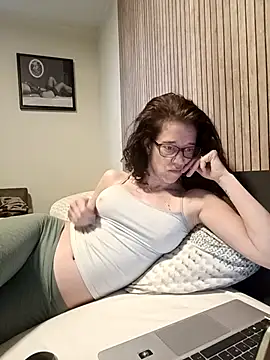 Snapshot of JezebelDutch chatting on 8, 3, 2026 JezebelDutch online show from 8, 3, 2026