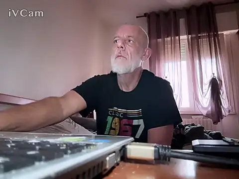 Snapshot of Pigna16PSRN chatting on 13, 4, 2026 Pigna16PSRN online show from 13, 4, 2026