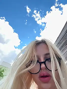 Steffi Snowbunny online show from 11, 7, 2026