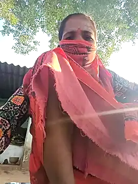 Snapshot of Hot-honi chatting on 5, 10, 2025 Hot-honi online show from 5, 10, 2025