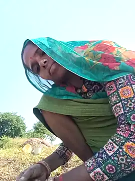 Snapshot of Hot-honi chatting on 12, 10, 2025 Hot-honi online show from 12, 10, 2025