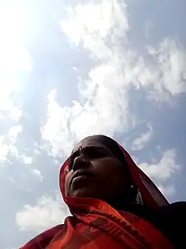 Snapshot of Hot-honi chatting on 13, 10, 2025 Hot-honi online show from 13, 10, 2025