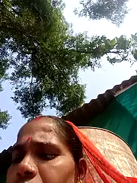 Snapshot of Hot-honi chatting on 6, 11, 2025 Hot-honi online show from 6, 11, 2025