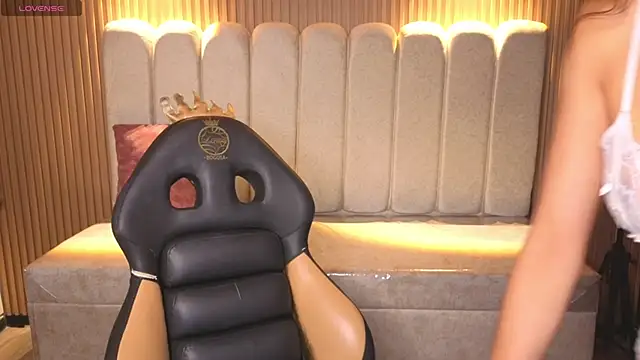  Mia Evans 1 online show from 13, 12, 2025