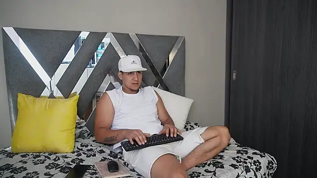 Snapshot of massimo_vidal_ chatting on 25, 9, 2025 massimo vidal  online show from 25, 9, 2025