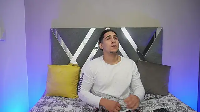 Snapshot of massimo_vidal_ chatting on 3, 10, 2025 massimo vidal  online show from 3, 10, 2025