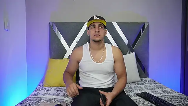 Snapshot of massimo_vidal_ chatting on 11, 10, 2025 massimo vidal  online show from 11, 10, 2025