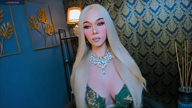 Snapshot of BelindaAbundance chatting on 27, 11, 2025 BelindaAbundance online show from 27, 11, 2025