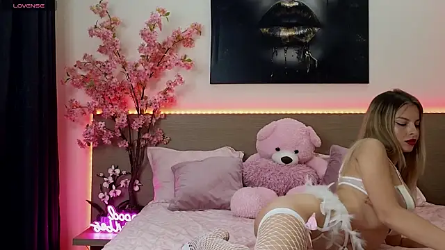 Snapshot of anexblondie chatting on 28, 10, 2025 anexblondie online show from 28, 10, 2025