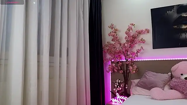 Snapshot of anexblondie chatting on 15, 12, 2025 anexblondie online show from 15, 12, 2025