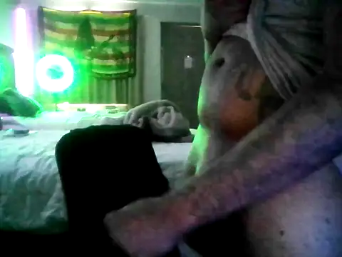 hisandhers4u online show from 20, 4, 2026