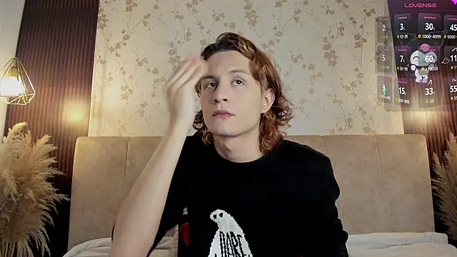 Snapshot of DarcyCullen chatting on 23, 9, 2025 DarcyCullen online show from 23, 9, 2025