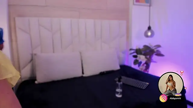 aby smiith  online show from 14, 10, 2025