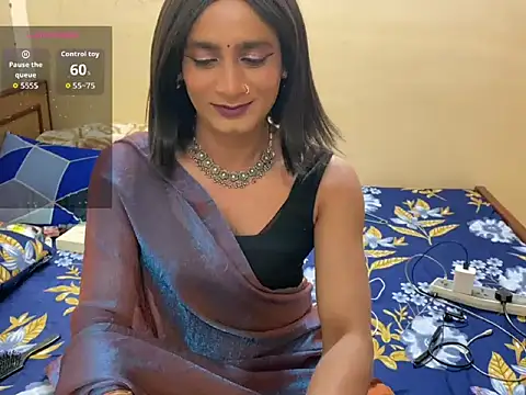 Snapshot of LuvLayla chatting on 10, 4, 2026 LuvLayla online show from 10, 4, 2026