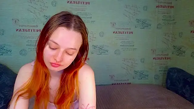 Snapshot of emi_less chatting on 29, 5, 2026 emi less online show from 29, 5, 2026