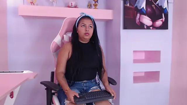 AlahiaJoness online show from 1, 10, 2025