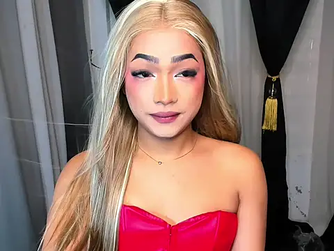 Snapshot of WenceSmith chatting on 8, 10, 2025 WenceSmith online show from 8, 10, 2025