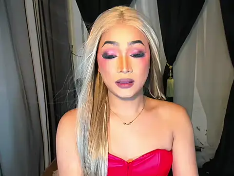 Snapshot of WenceSmith chatting on 11, 10, 2025 WenceSmith online show from 11, 10, 2025