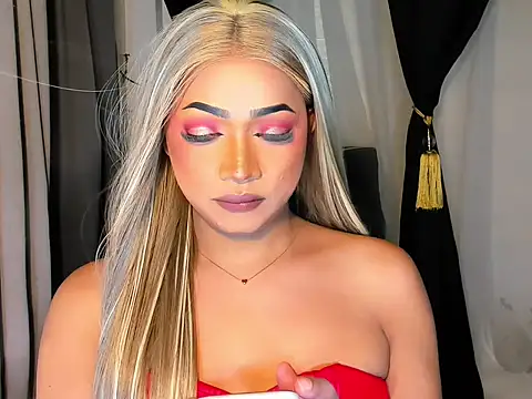 Snapshot of WenceSmith chatting on 13, 10, 2025 WenceSmith online show from 13, 10, 2025