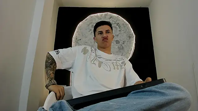 liaamsmiith  online show from 22, 10, 2025