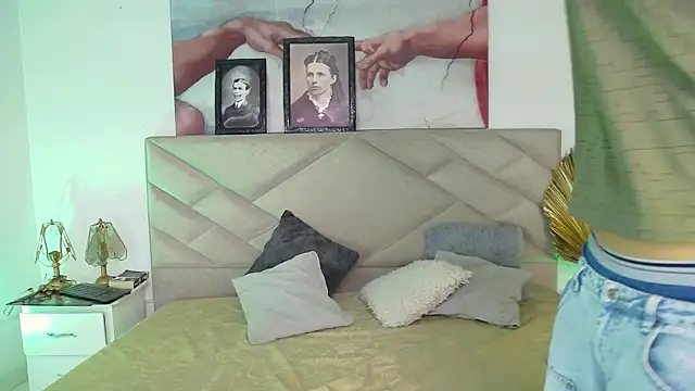 Snapshot of AngelFlexxx chatting on 2, 10, 2025 AngelFlexxx online show from 2, 10, 2025